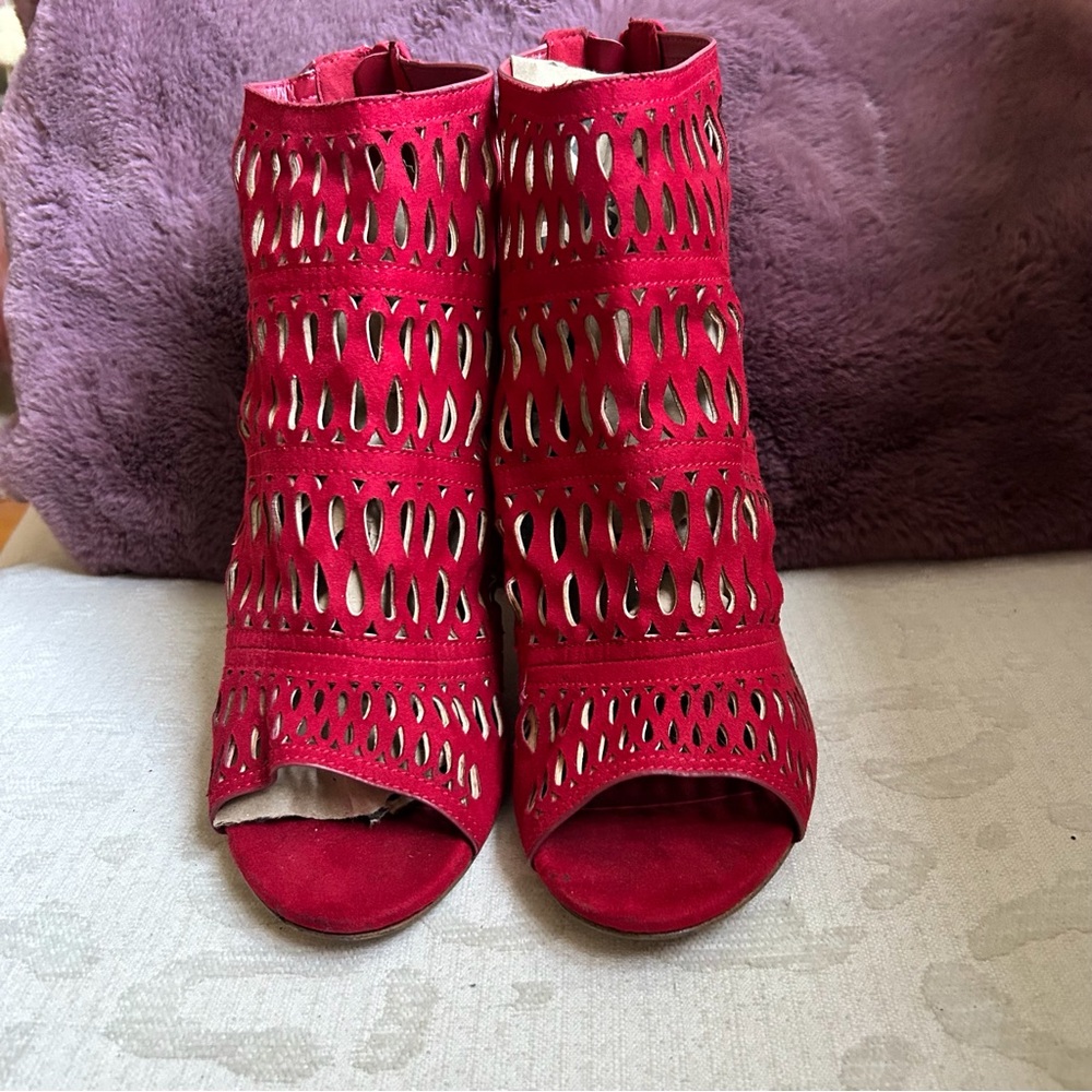 ALDO Red Faux Suede High Heel Ankle Boots Lattice Design 7.5